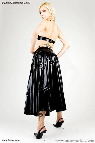 Latexkleidung von Latexa: Langer Latex-Swingerrock, vorne offen Latexa 3047: Langer Latex-Swingerrock, vorne offen
