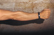 armband-leder-schwarz-mit-nieten