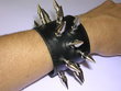 armband-leder-schwarz-mit-dornen