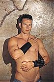 armband-leder-schwarz-mit-nieten