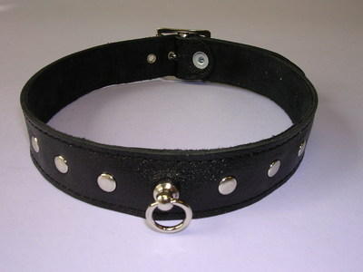 Halsband Leder schwarz mit Nieten