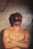 gesichtsmaske-offen-leder-schwarz-rot