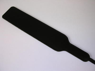 Klatsche Leder schwarz mit Nieten