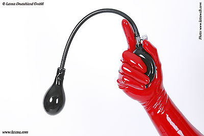 Handpumpe mit Schlauch und Knebel