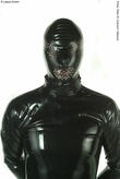 maske-mit-rv-und-perf-oeffnungen-fuer-augen-mund