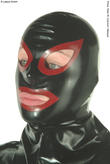 maske-mit-kontrastfarben-rund-um-augen-und-mund