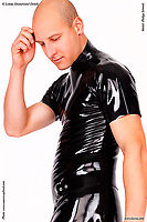 Latex-T-shirt mit Stehkragen