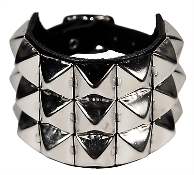 Lederarmband / 3 R. Pyramidennieten