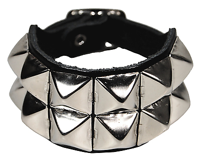 Lederarmband / 2 R. Pyramidennieten