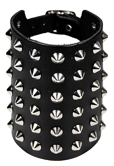 Lederarmband / 6 R. Spitznieten