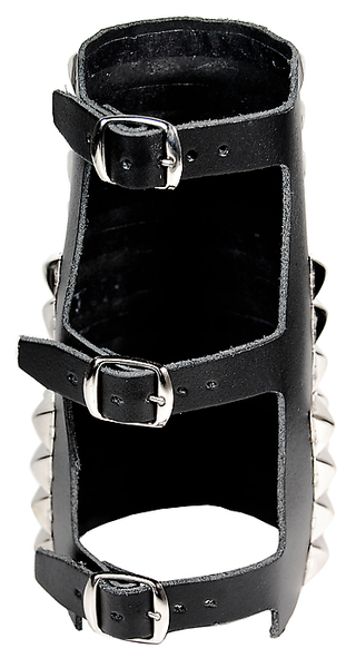 Lederarmband / 88 Pyramidennieten