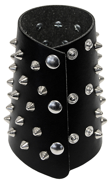 Lederarmband / 51 Spitznieten