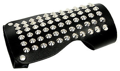 Lederarmband / 6 R. Spitznieten