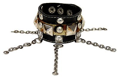 Kunstlederarmband / Pyramidennieten mit Ketten