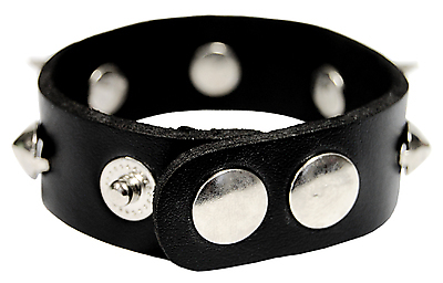 Armband mit Spitznieten Kunstleder