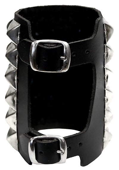 Lederarmband / 6 R. Pyramidennieten