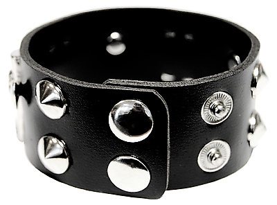 Armband aus Kunstleder mit unterschiedlichen Beschlägen