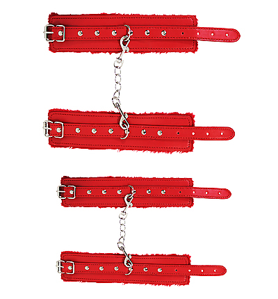 Rotes Bondage Set mit flauschigem Innenpolster