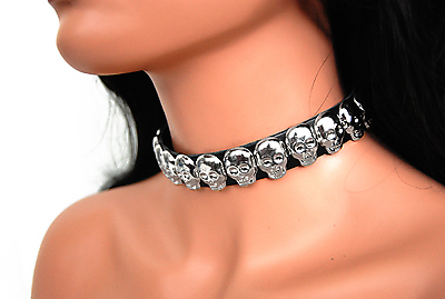 Lederhalsband / Totenkopfnieten