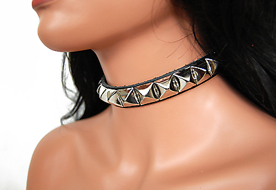 Lederhalsband / Pyramidennieten