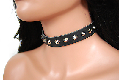 Lederhalsband / Spitznieten