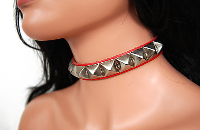 Lederhalsband / Pyramidennieten (Rot)