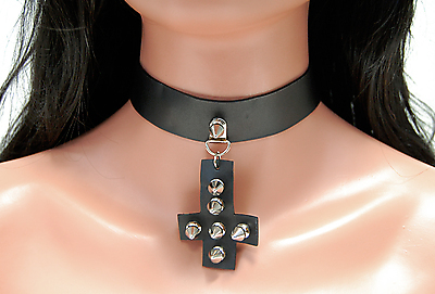Lederhalsband / Killernieten Kreuz