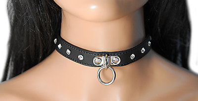 Lederhalsband - Ring und schimmernde Steinchen