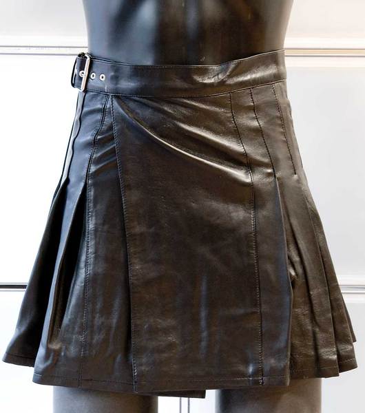 Lederkilt mit Schnallen von vorne