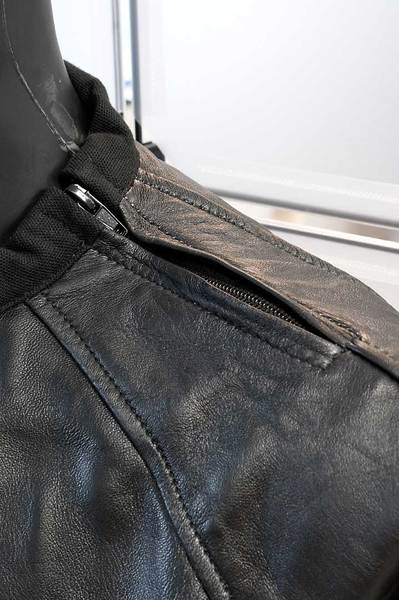 T-Shirt mit Ledereinsatz