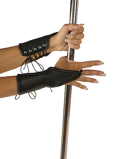 Kurze Leder-Armstulpen mit Schnürung