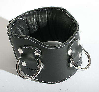 Gepolsterter Halsstrecker mit drei Ringen
