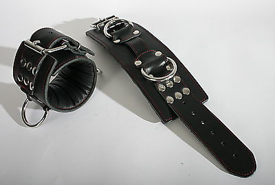 Verstellbare Fußfesseln aus Leder in schwarz