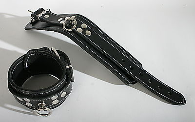 Schmale Leder Fußfesseln in schwarz