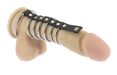 Leder Penismanschette mit 6 Penisringen aus Metall