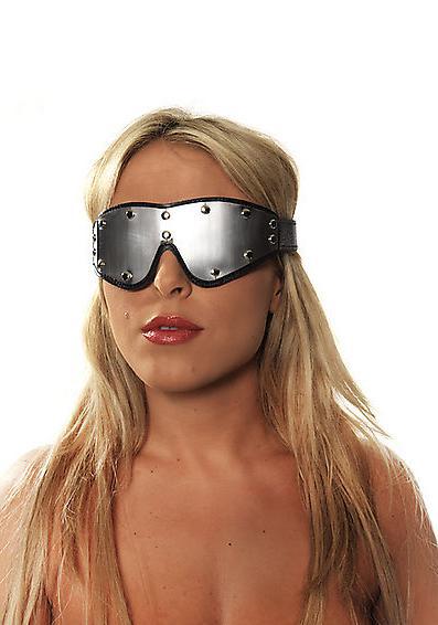 Augenmaske mit Metalbeschlag