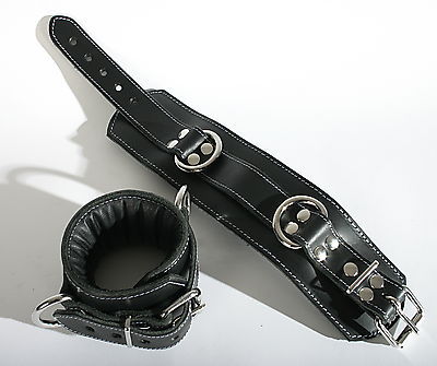 Weich gepolsterte schwarze Fußfesseln aus Leder Ledapol LE8026