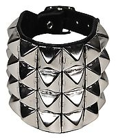 Lederarmband - 4 R. Pyramidennieten