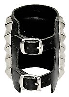 Lederarmband / 5 R. Pyramidennieten