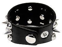 Totenkopf-Kunstlederarmband mit verschiedenen Nieten