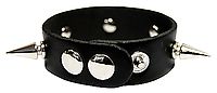 Einreihiges Kunstlederarmband mit spitzen Nieten
