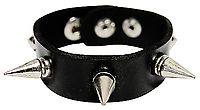 Armband mit Spitznieten Kunstleder