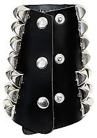 Kunstlederarmband / 69 Pyramidennieten