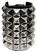 Lederarmband / 6 R. Pyramidennieten
