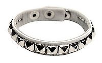 Kunstlederarmband / Pyramidennieten