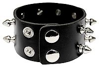 Armmanschette mit zwei Reihen Nieten