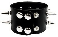 Armband mit Kegelnieten in zwei Größen