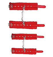 Rotes Bondage Set mit flauschigem Innenpolster