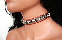 Lederhalsband / Pyramidennieten (Rot)