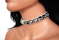 Lederhalsband / Pyramidennieten (Weiß)